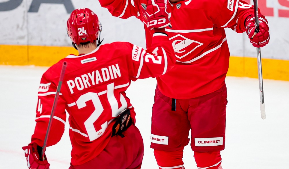 https://img.allhockey.ru/files/news2021/Poryadin-spartak.jpg